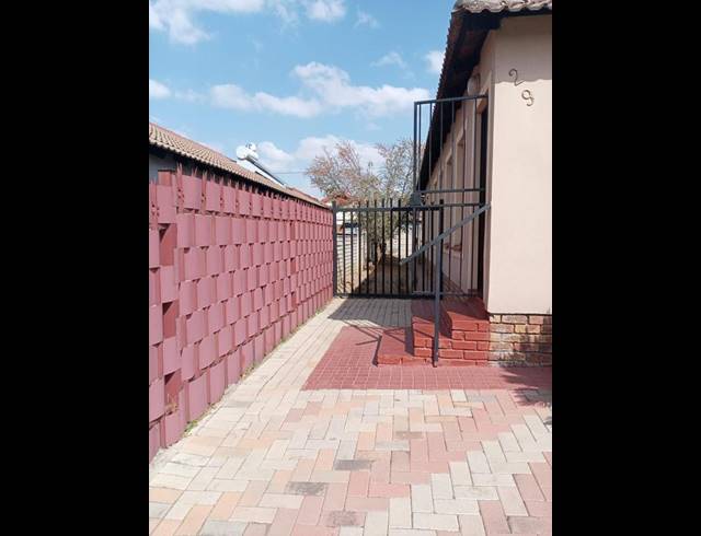 3 BEDROOM HOUSE FOR SALE IN OLIEVENHOUTBOSCH
